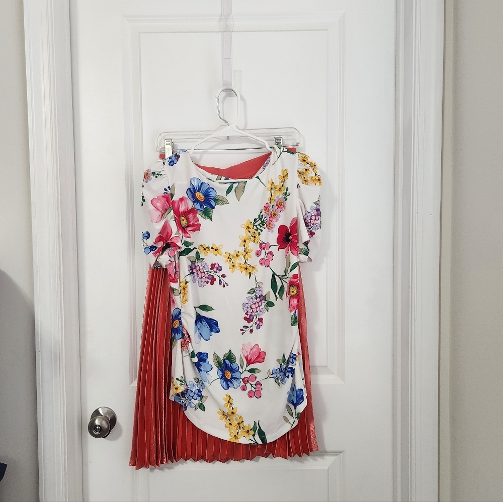 Floral Top with Pleated Skirt (M)